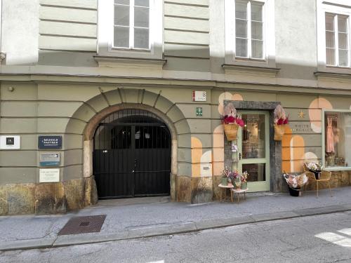 a building with a black door on a street at Apartment Zum Dom in Graz
