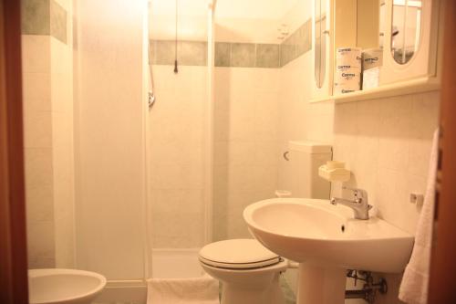 a bathroom with a toilet and a sink and a shower at Casa Vacanze Korello in Gasponi