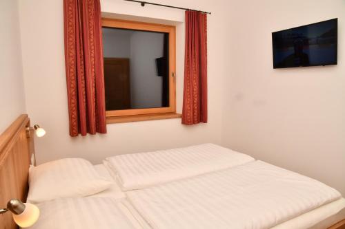 Giường trong phòng chung tại Appartements neben der Gondelbahn - Haus Nord