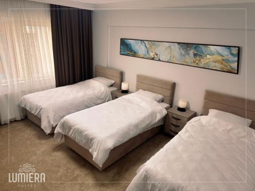 Ένα ή περισσότερα κρεβάτια σε δωμάτιο στο Lumiera Suites Hotel
