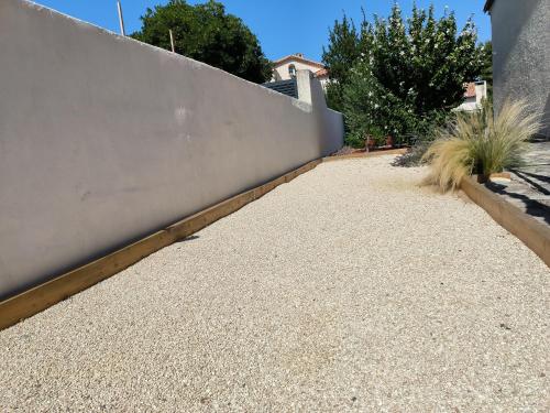 Photo de la galerie de l'établissement maison garrigue piscine hors sol pétanque, à Pignan