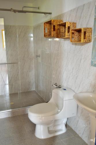 a bathroom with a toilet and a shower at San Antonio in Quimbaya
