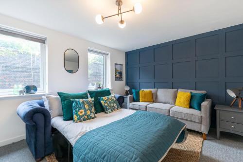 a bedroom with a bed and a couch at Modern Four Bedroom Four Bathroom Home in Cheltenham