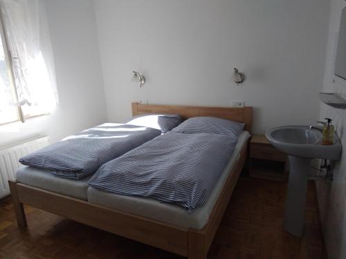 Postel nebo postele na pokoji v ubytování APARTMA HLUBOKA