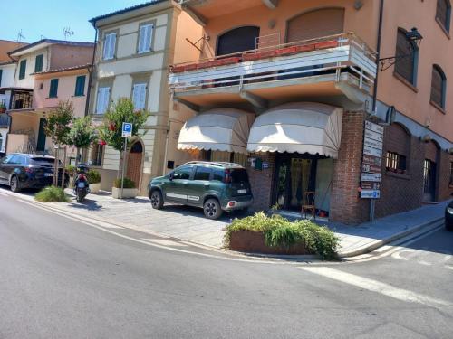 a green suv parked in front of a building at Il Vicolo in Buti