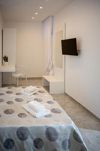 a room with a bed with towels on it at Forever Luxury Rooms in Castellammare di Stabia