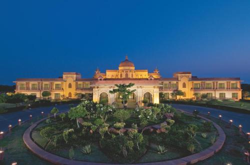 The Ummed Jodhpur Palace Resort & Spaにある庭