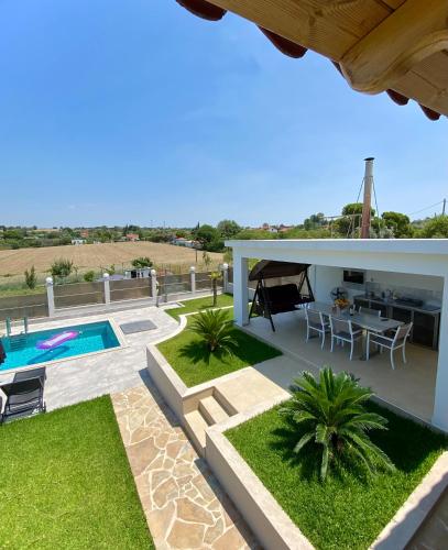 Πισίνα στο ή κοντά στο Villa Liana , private Villa with pool and garden