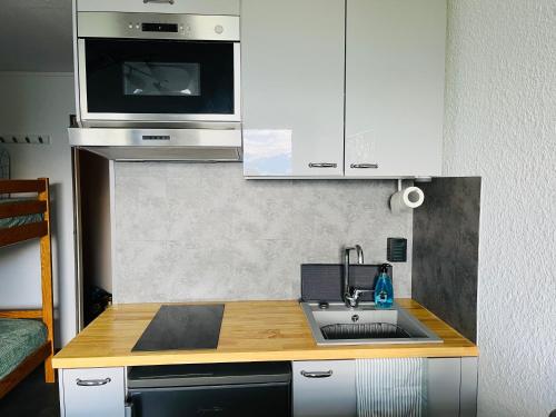 Dapur atau dapur kecil di studio 4 pers praloup 1600