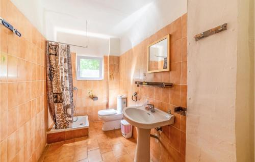 a bathroom with a white toilet and a sink at Nice Home In Reus With Outdoor Swimming Pool, Wifi And Swimming Pool in Reus