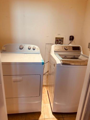 a kitchen with a stove and a washer and dryer at Pipo’s perfect place in Jersey City
