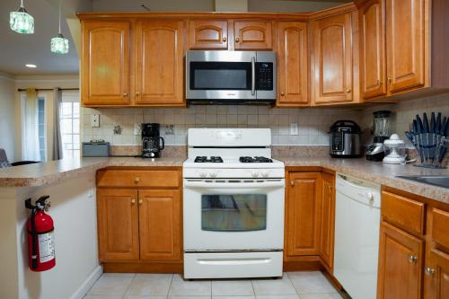 a kitchen with a white stove and a microwave at Pipo’s perfect place in Jersey City