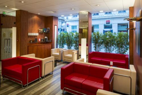 a waiting room at a dermatologists office with red chairs at La Résidence in Lyon