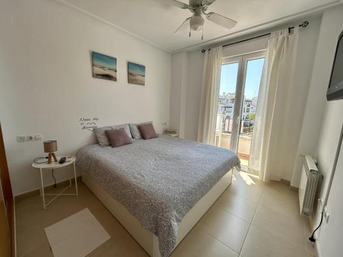 Postel nebo postele na pokoji v ubytování Two bedroom apartment overlooking the pool - CO1222LT