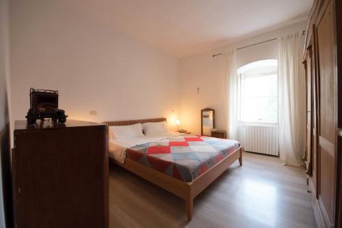 a bedroom with a bed and a large window at Azienda Agricola Villa Castelluccia in Foce Varano