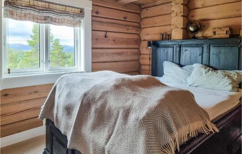 En eller flere senger på et rom på Stunning Home In Tynset With Sauna, Wifi And 5 Bedrooms