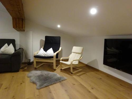 Χώρος καθιστικού στο Gemütliche Dachgeschosswohnung mit Balkon & Garten