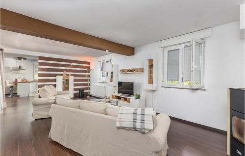 Χώρος καθιστικού στο Cozy Apartment In Skalnica With Wifi