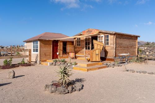 Gallery image of Alaia Tiny House between volcanoes and beach breaks in Cotillo