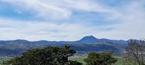 a view of a mountain range with trees in the foreground at Maison de bourg in Jumeaux