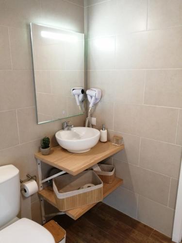 a bathroom with a sink and a mirror at Ti Chôa - Casa da Mata in Angra do Heroísmo