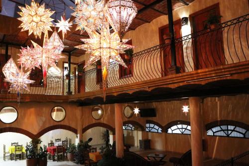 a lobby with chandeliers hanging from the ceiling at Hotel Castillo Santa Cecilia in Tapalpa