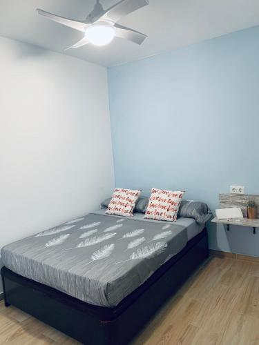 a bedroom with a bed with a ceiling fan at Apartamento Delfin - Punta Umbria in Punta Umbría