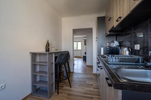 Dapur atau dapur kecil di Apartman Josip