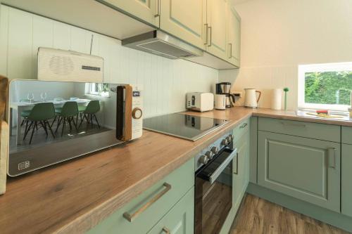 Dapur atau dapur kecil di Ferienhaus-Belvedere-2-c
