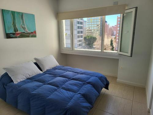 Postel nebo postele na pokoji v ubytování Neuquen Centro Departamento