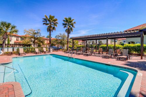 Πισίνα στο ή κοντά στο Villa Lago 1969 Baytowne Loop