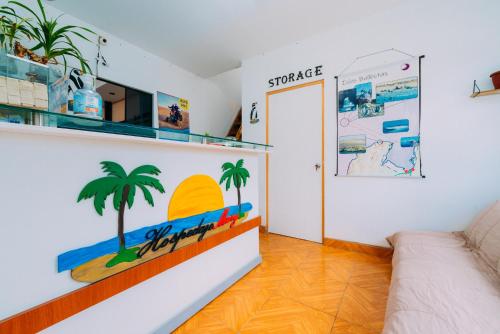 a room with a bedroom with a surfboard on the wall at Hospedaje Mary in Paracas