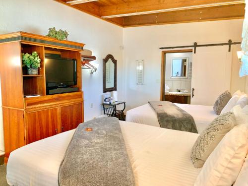 Μια τηλεόραση ή/και κέντρο ψυχαγωγίας στο Breakers Boutique Inn