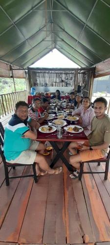 Clientes alojados en Victoria Hideout