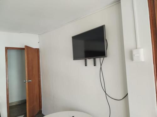 a flat screen tv hanging on a white wall at Piura Eterno Calor in Piura