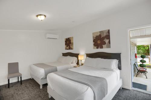 Ένα ή περισσότερα κρεβάτια σε δωμάτιο στο Halifax Inn