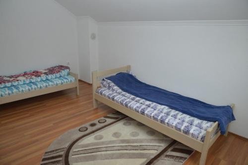 a room with two bunk beds and a rug at Apartmani Previja in Berane