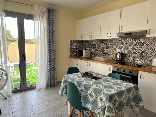 Kuchyň nebo kuchyňský kout v ubytování LOTUS STUDIO APARTMENT NORTH
