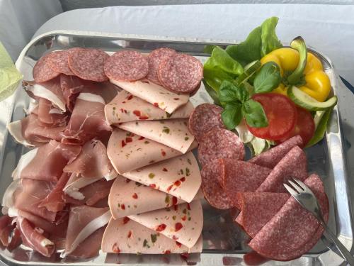 ホテルの敷地内または近くでの食事または食べ物