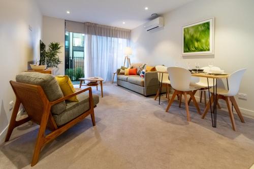 Posezení v ubytování Latimer Square 1 bed 1 bath - Single Level