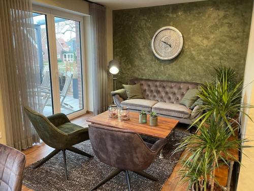 a living room with a couch and a table and chairs at Excl. Maisonette Ferienwohnung in Coesfeld