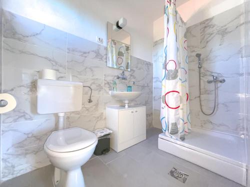 a bathroom with a toilet and a sink and a shower at Bed&Breakfast Drage in Drage