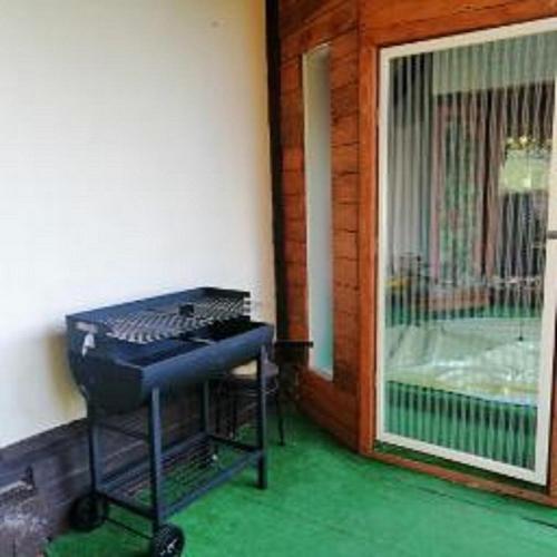 a grill in a room with a large window at Dom na wzgórzu in Kiczora
