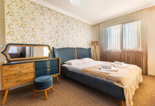 Tempat tidur dalam kamar di Bikka&Asell Suite Hotel