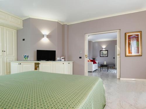 Телевизор и/или развлекательный центр в Hotel Villa Leri