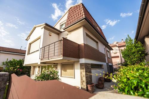 a white house with a brown roof at Casa Summer in Cecina