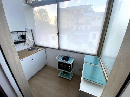 A cozinha ou cozinha compacta de Appartamento in pieno centro - 500 metri dal mare.