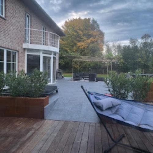 Ein Garten an der Unterkunft Sherlock's Home - Guest House
