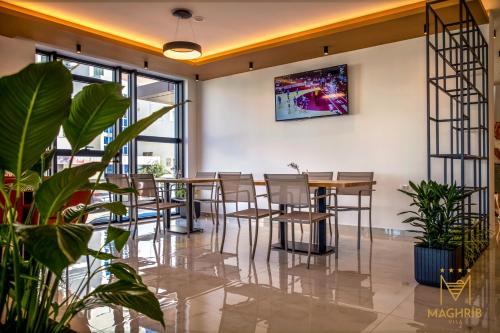 TV a/nebo společenská místnost v ubytování Maghrib Hotel
