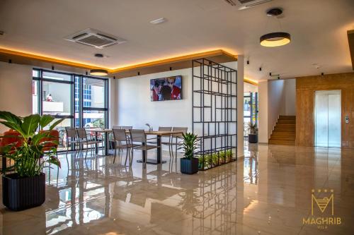 TV a/nebo společenská místnost v ubytování Maghrib Hotel